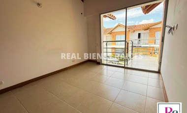 Casa medianera en arriendo – Estrato 4
