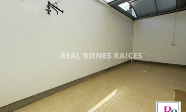 Casa medianera en arriendo – Estrato 4