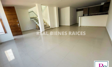 Casa medianera en venta – Unidad cerrada Estrato 5