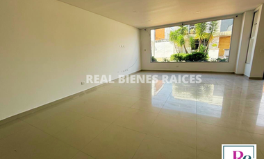 Casa medianera en venta – Unidad cerrada Estrato 5