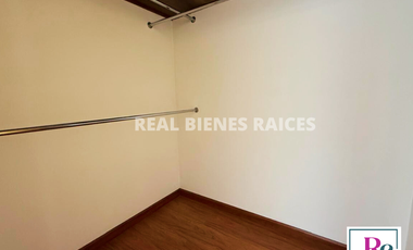 Casa medianera en venta – Unidad cerrada Estrato 5