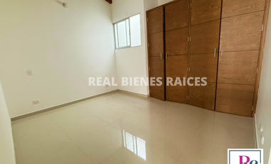 Casa medianera en venta – Unidad cerrada Estrato 5