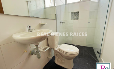 Casa medianera en venta – Unidad cerrada Estrato 5