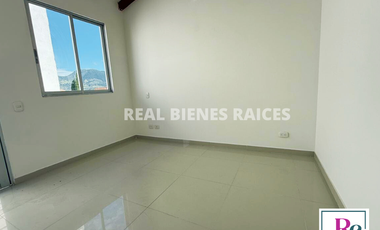 Casa medianera en venta – Unidad cerrada Estrato 5