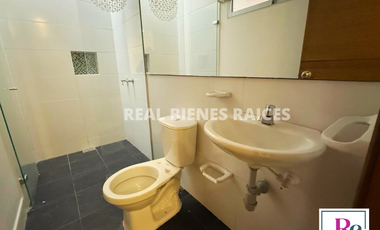 Casa medianera en venta – Unidad cerrada Estrato 5