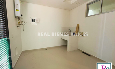 Casa medianera en venta – Unidad cerrada Estrato 5