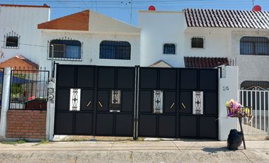 Casa Grande en renta Colinas de San Isidro, privada con control de acceso y guardia de seguridad, León, Gto.