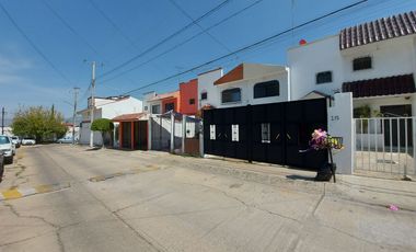 Casa Grande en renta Colinas de San Isidro, privada con control de acceso y guardia de seguridad, León, Gto.