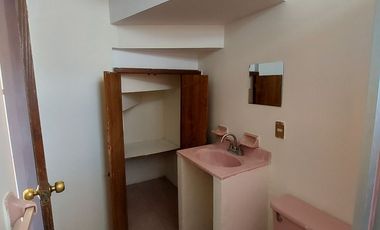 Casa Grande en renta Colinas de San Isidro, privada con control de acceso y guardia de seguridad, León, Gto.