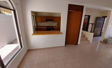 Casa Grande en renta Colinas de San Isidro, privada con control de acceso y guardia de seguridad, León, Gto.