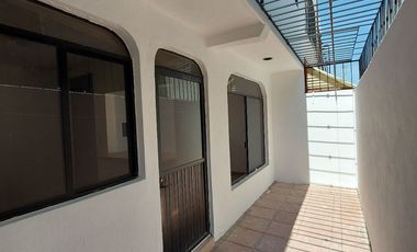 Casa Grande en renta Colinas de San Isidro, privada con control de acceso y guardia de seguridad, León, Gto.