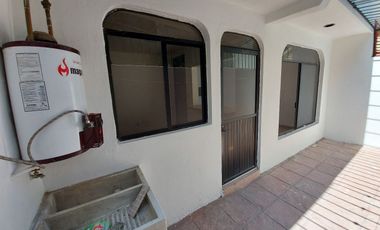 Casa Grande en renta Colinas de San Isidro, privada con control de acceso y guardia de seguridad, León, Gto.