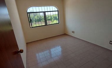 Casa Grande en renta Colinas de San Isidro, privada con control de acceso y guardia de seguridad, León, Gto.