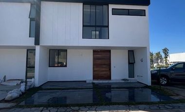 Casa nueva en venta en coto, Valle Imperial