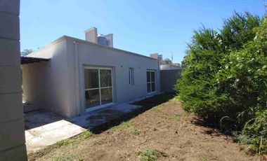 ALQUILER CASA EN JUANA KOSLAY