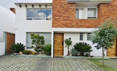CASA EN VENTA BOSQUE DE LAS FUENTES CALIMAYA
