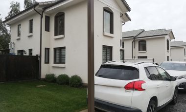 VENDE CASA EN CONDOMINIO QUEBRADAS DEL CANELO MACHALI