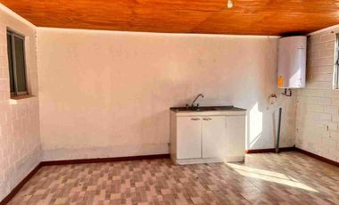 Arriendo Casa con amplio patio