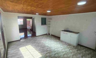 Arriendo Casa con amplio patio