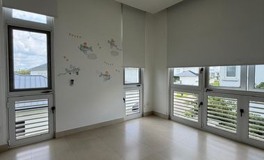 SE ALQUILA CASA DE 4 HABITACIONES EN AIRES DE BATAN. SAMBORONDON