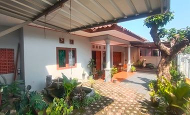 Cocok untuk usaha kost , tempat tinggal siap huni , lokasi strategis , dekat UIN , legoso