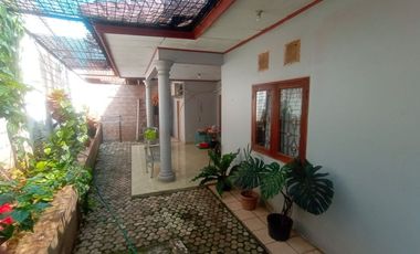 Cocok untuk usaha kost , tempat tinggal siap huni , lokasi strategis , dekat UIN , legoso