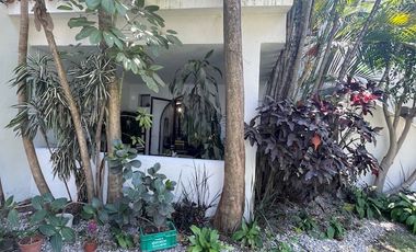REFORMA ZONA DORADA, CERCA PLAZA CUERNAVACA, IMPECABLE, LOFT, BELLÍSIMO JARDÍN, ALBERCA $12,000.00 mensuales mtto incluido.