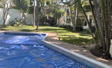 REFORMA ZONA DORADA, CERCA PLAZA CUERNAVACA, IMPECABLE, LOFT, BELLÍSIMO JARDÍN, ALBERCA $12,000.00 mensuales mtto incluido.