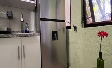 REFORMA ZONA DORADA, CERCA PLAZA CUERNAVACA, IMPECABLE, LOFT, BELLÍSIMO JARDÍN, ALBERCA $12,000.00 mensuales mtto incluido.