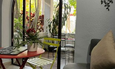 REFORMA ZONA DORADA, CERCA PLAZA CUERNAVACA, IMPECABLE, LOFT, BELLÍSIMO JARDÍN, ALBERCA $12,000.00 mensuales mtto incluido.