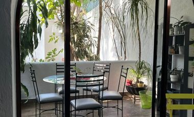 REFORMA ZONA DORADA, CERCA PLAZA CUERNAVACA, IMPECABLE, LOFT, BELLÍSIMO JARDÍN, ALBERCA $12,000.00 mensuales mtto incluido.