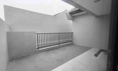 DIJUAL CEPAT RUMAH 3 LANTAI Z LIVING GRAND WISATA 4KT SHM