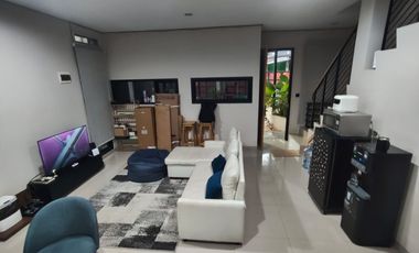 DIJUAL RUMAH-ARKATAMAA Town House, 2 Lt, Siap Huni, Semi Furnished, Bebas Banjir, bisa KPR