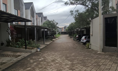 DIJUAL RUMAH-ARKATAMAA Town House, 2 Lt, Siap Huni, Semi Furnished, Bebas Banjir, bisa KPR