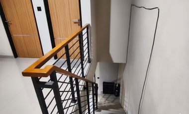 DIJUAL RUMAH-ARKATAMAA Town House, 2 Lt, Siap Huni, Semi Furnished, Bebas Banjir, bisa KPR