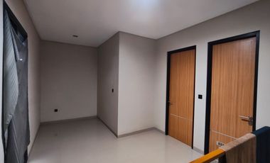 DIJUAL RUMAH-ARKATAMAA Town House, 2 Lt, Siap Huni, Semi Furnished, Bebas Banjir, bisa KPR