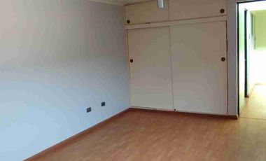 Vendo Hermosa Casa Sólida, Regularizada, 4dormitorios 2baños 2Estacionamientos.