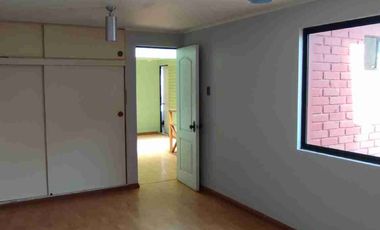 Vendo Hermosa Casa Sólida, Regularizada, 4dormitorios 2baños 2Estacionamientos.