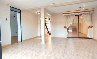 Vendo Hermosa Casa Sólida, Regularizada, 4dormitorios 2baños 2Estacionamientos.