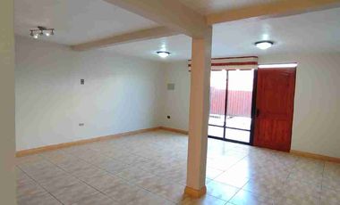 Vendo Hermosa Casa Sólida, Regularizada, 4dormitorios 2baños 2Estacionamientos.
