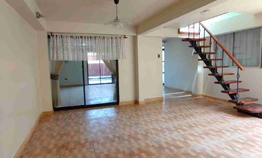 Vendo Hermosa Casa Sólida, Regularizada, 4dormitorios 2baños 2Estacionamientos.