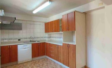 Vendo Hermosa Casa Sólida, Regularizada, 4dormitorios 2baños 2Estacionamientos.