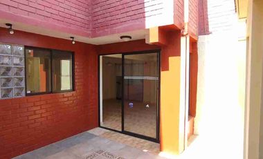 Vendo Hermosa Casa Sólida, Regularizada, 4dormitorios 2baños 2Estacionamientos.