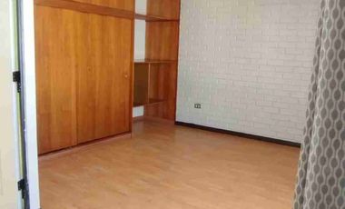 Vendo Hermosa Casa Sólida, Regularizada, 4dormitorios 2baños 2Estacionamientos.