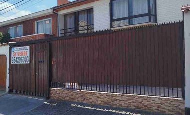 Vendo Hermosa Casa Sólida, Regularizada, 4dormitorios 2baños 2Estacionamientos.