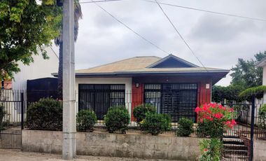 Se vende casa con 800 m² de terreno, a pasos del centro de Talca