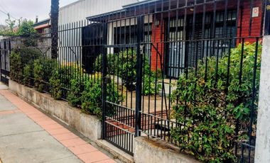Se vende casa con 800 m² de terreno, a pasos del centro de Talca