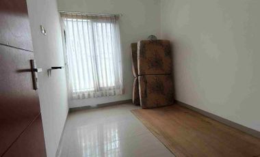 Rumah 2 lantai siap huni di komplek Cipamokolan bebas banjir