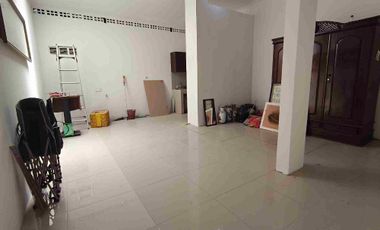 Rumah 2 lantai siap huni di komplek Cipamokolan bebas banjir