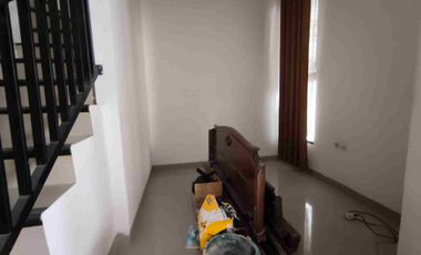 Rumah 2 lantai siap huni di komplek Cipamokolan bebas banjir